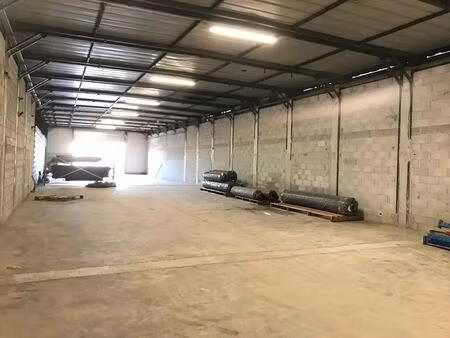 location entrepôt le luc 83340 200m² à 600m²
