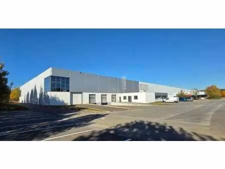 location entrepôt 3 789 m²