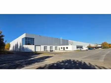 location entrepôt moissy-cramayel 77550 3789m²