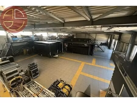 location entrepôt 1 100 m²