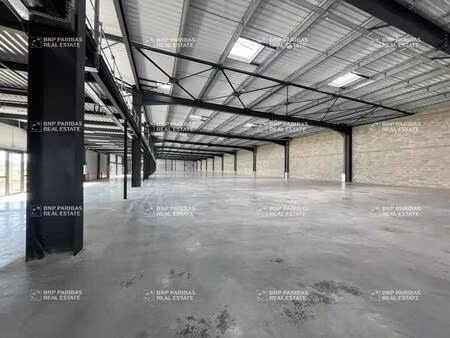 location local d'activités 424 m² à 9 526 m²