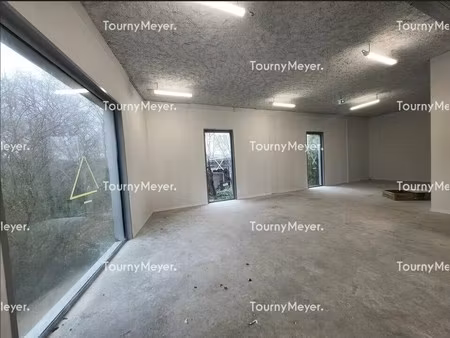 location local d'activités 113 m²
