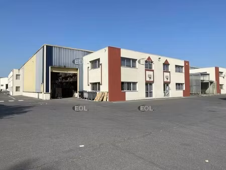 location local d'activités 647 m²