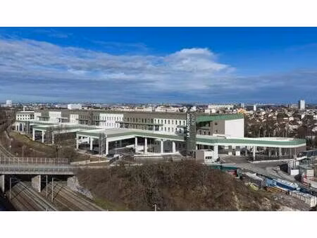 location local d'activités 20 m² à 19 140 m²