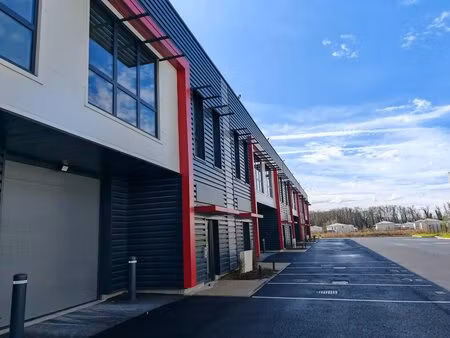 location local d'activités 331 m² à 662 m²