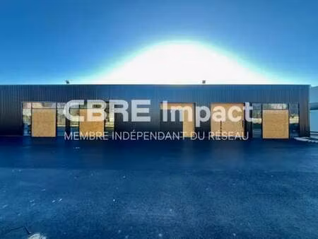 location local d'activités 300 m²