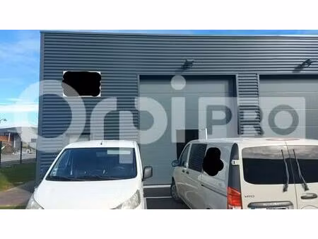 location local d'activités 193 m²