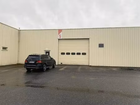location local d'activités 2 400 m²