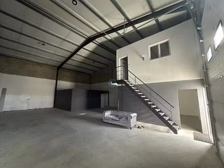 location local d'activités 208 m²