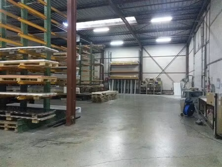 location local d'activités 627 m²