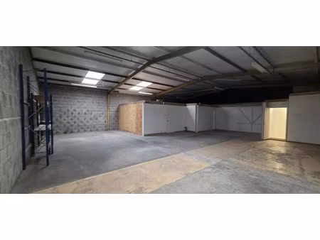 location entrepôt 300 m²