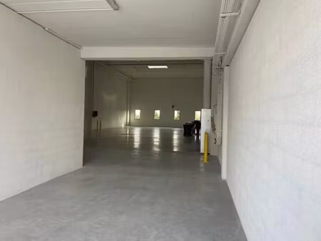 location entrepôt 1 043 m²