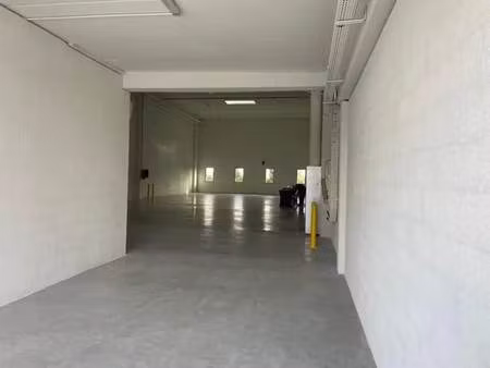 location entrepôt bondy 93140 1043m²