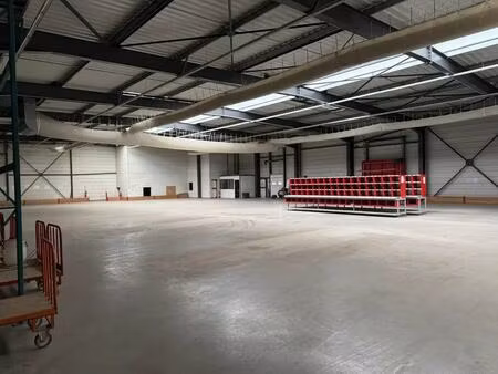 location entrepôt 1 725 m²