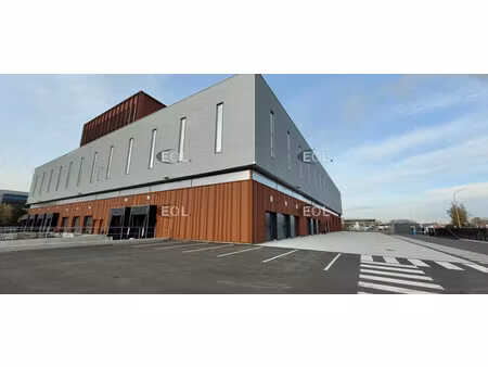 location entrepôt 1 877 m²