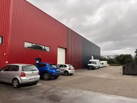 location local d'activités 1 557 m²