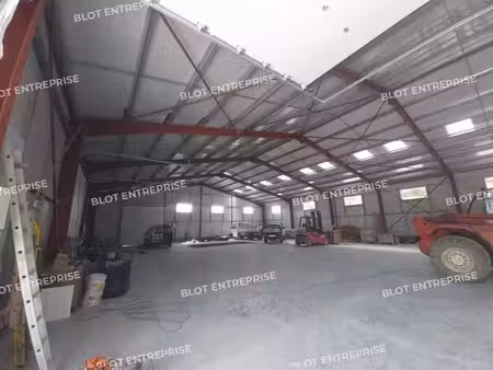 location entrepôt brech 56400 695m²