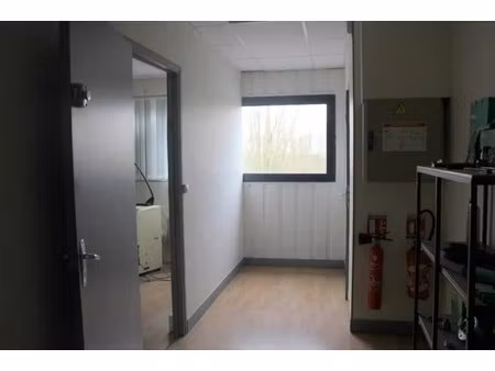 location local d'activités 1 420 m²
