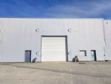 location local d'activités 700 m²