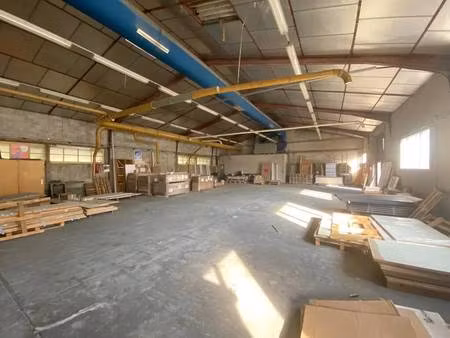 location local d'activités 1 200 m²