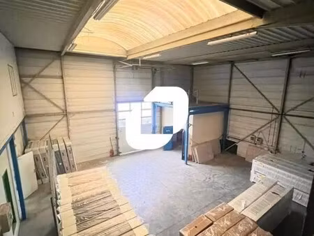 location local d'activités 432 m²