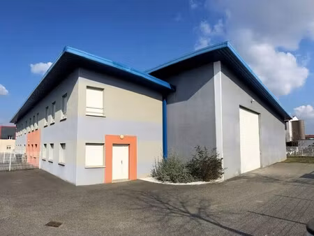 location local d'activités 500 m²