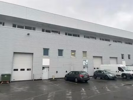 location local d'activités 438 m²