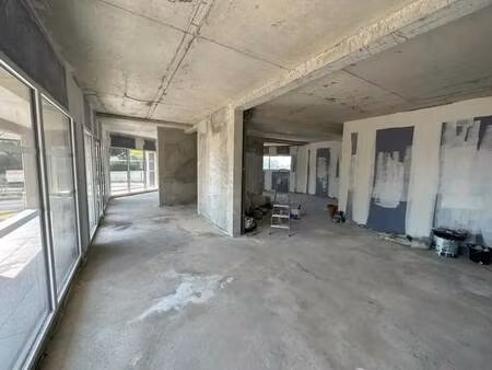 location local d'activités 96 m²