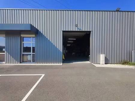 location local d'activités 470 m²
