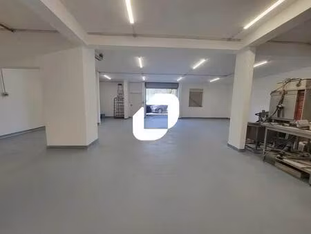 location local d'activités 218 m²