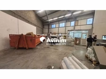 location local d'activités 305 m²