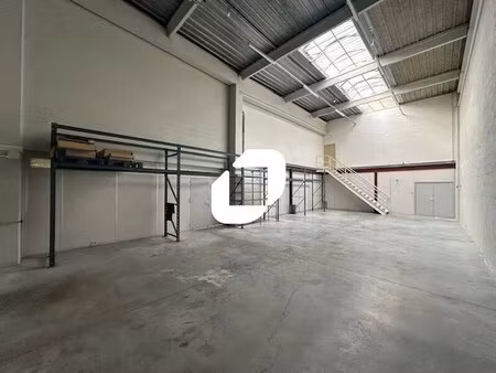 location local d’activités le mesnil amelot 77990 1040m²