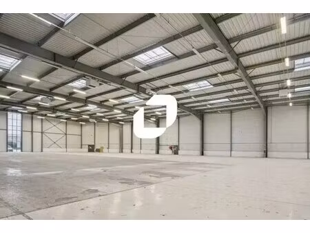 location local d'activités 2 500 m²