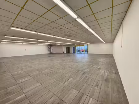 location local d’activités 240m² à 702m²