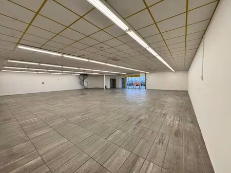 location local d'activités 462 m²