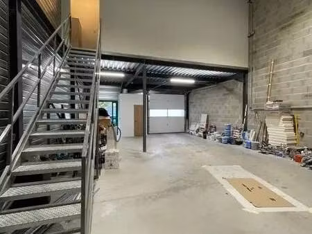 location local d’activités mions 69780 154m²