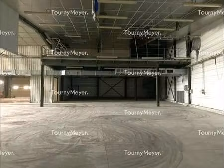 location local d'activités 1 900 m²