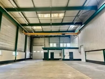 location local d'activités 503 m²