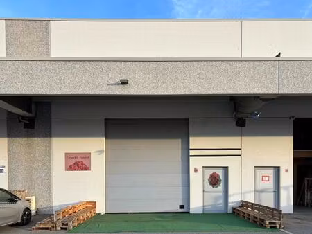 location local d'activités 300 m²