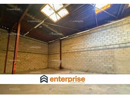 location local d'activités 244 m²