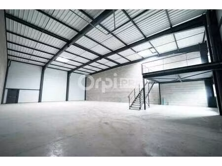 location local d'activités 328 m²
