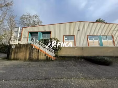 location local d'activités 700 m²