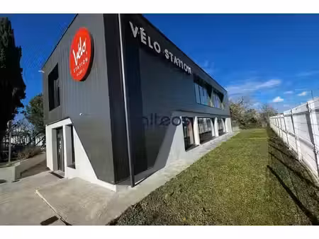 location commerce 400m²