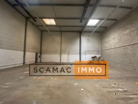 location entrepôt 738 m²