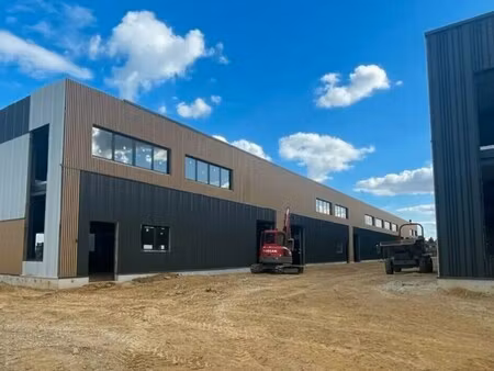 location local d'activités 390 m²