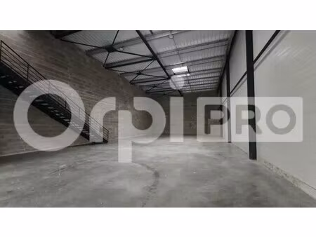 location local d’activités avrainville 91630 422m²