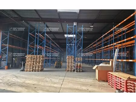 location local d'activités 2 800 m²