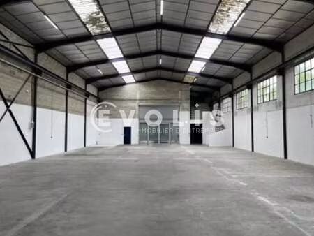 location local d'activités 670 m²