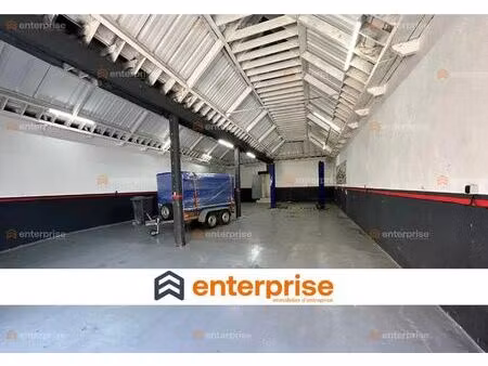 location local d'activités 144 m²