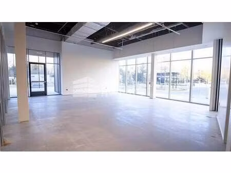 location commerce 39 m² à 491 m²